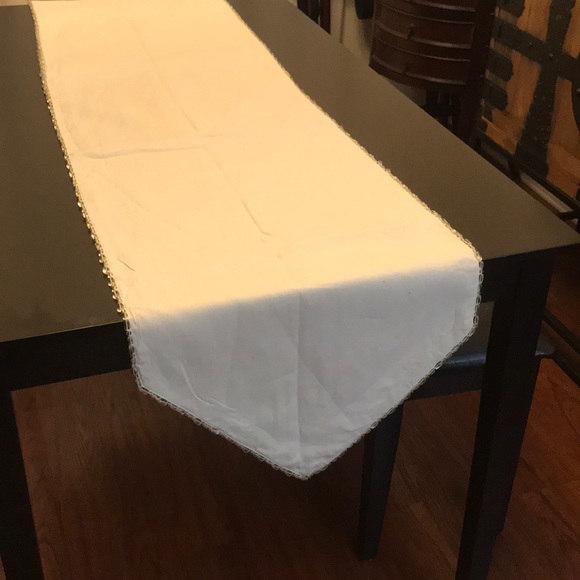 Table Runner - Picture 3 of 4